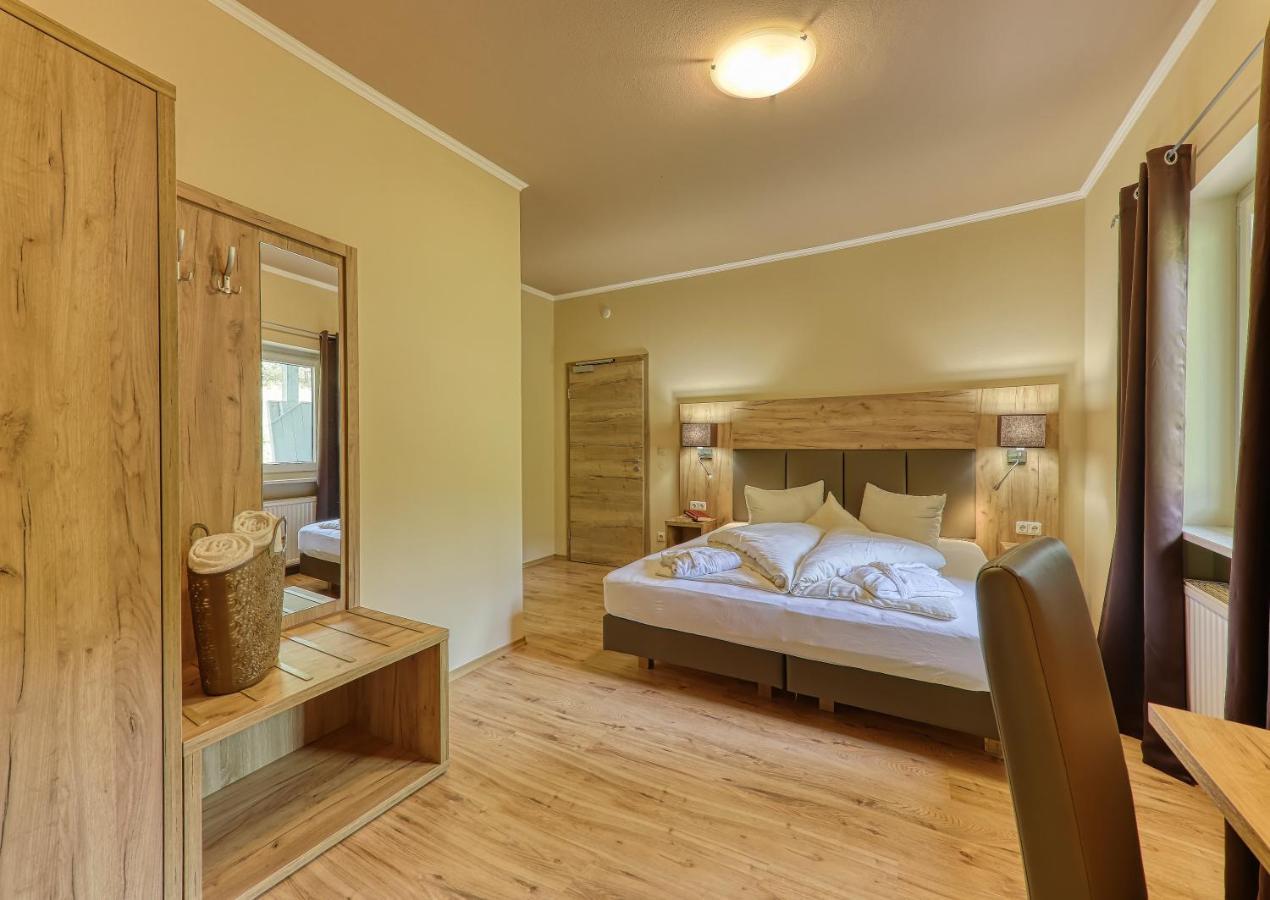 Wellnesshotel Deine Auszeit, Adults Only Achslach Exterior foto