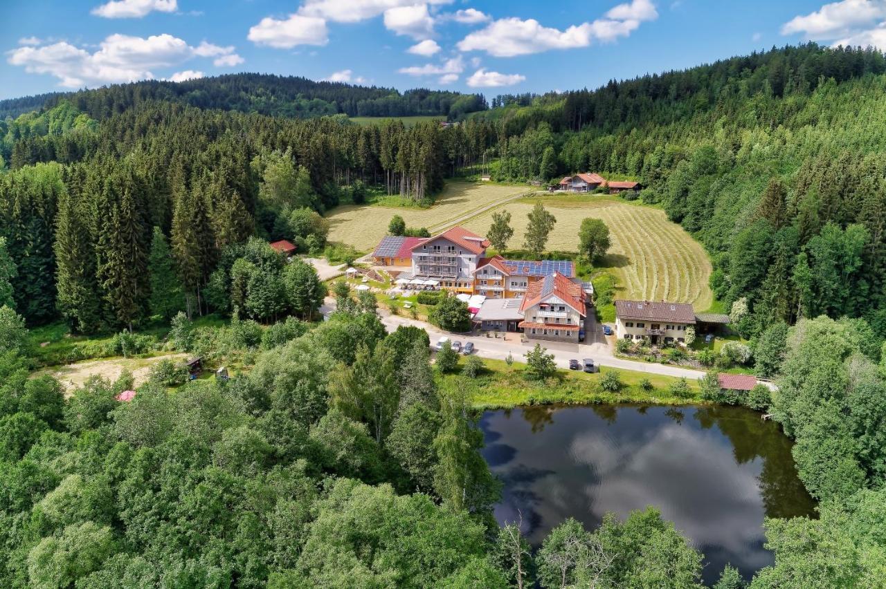 Wellnesshotel Deine Auszeit, Adults Only Achslach Exterior foto