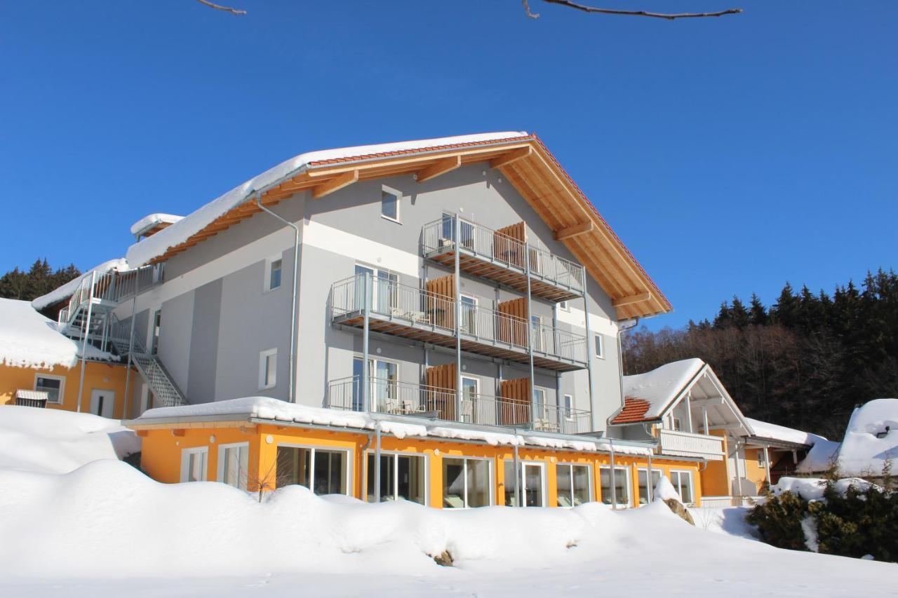 Wellnesshotel Deine Auszeit, Adults Only Achslach Exterior foto